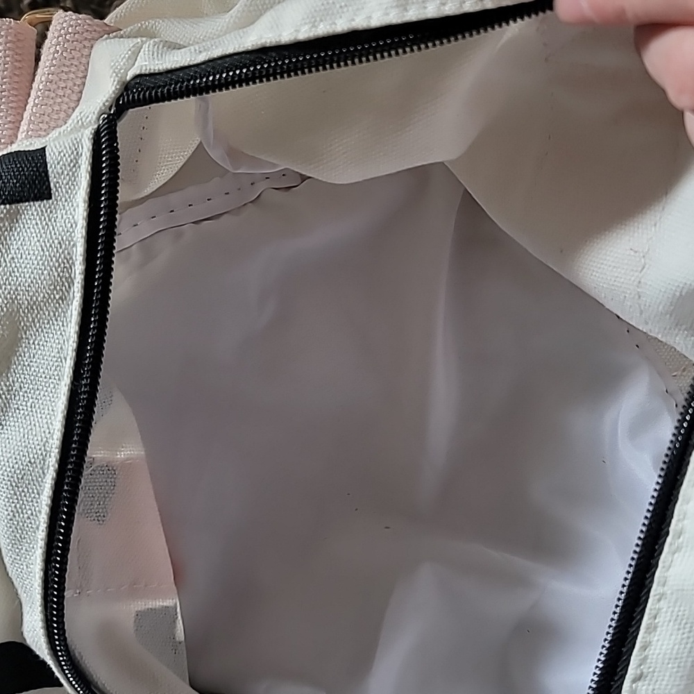 Benefit Cosmetics Duffle Bag EUC - Picture 7 of 7